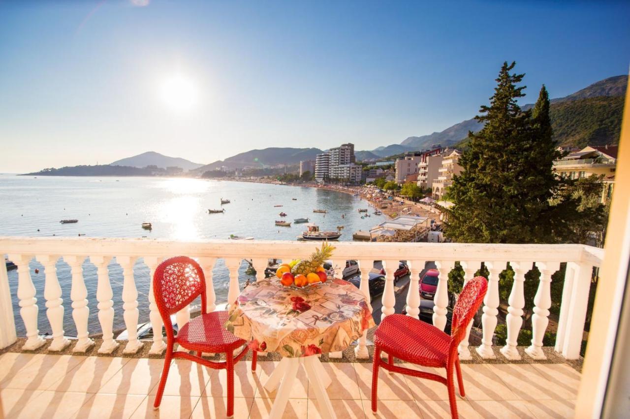 Acika Apartments Rafailovici Bagian luar foto