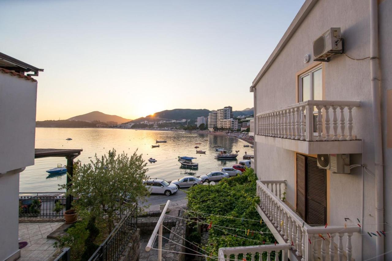 Acika Apartments Rafailovici Bagian luar foto