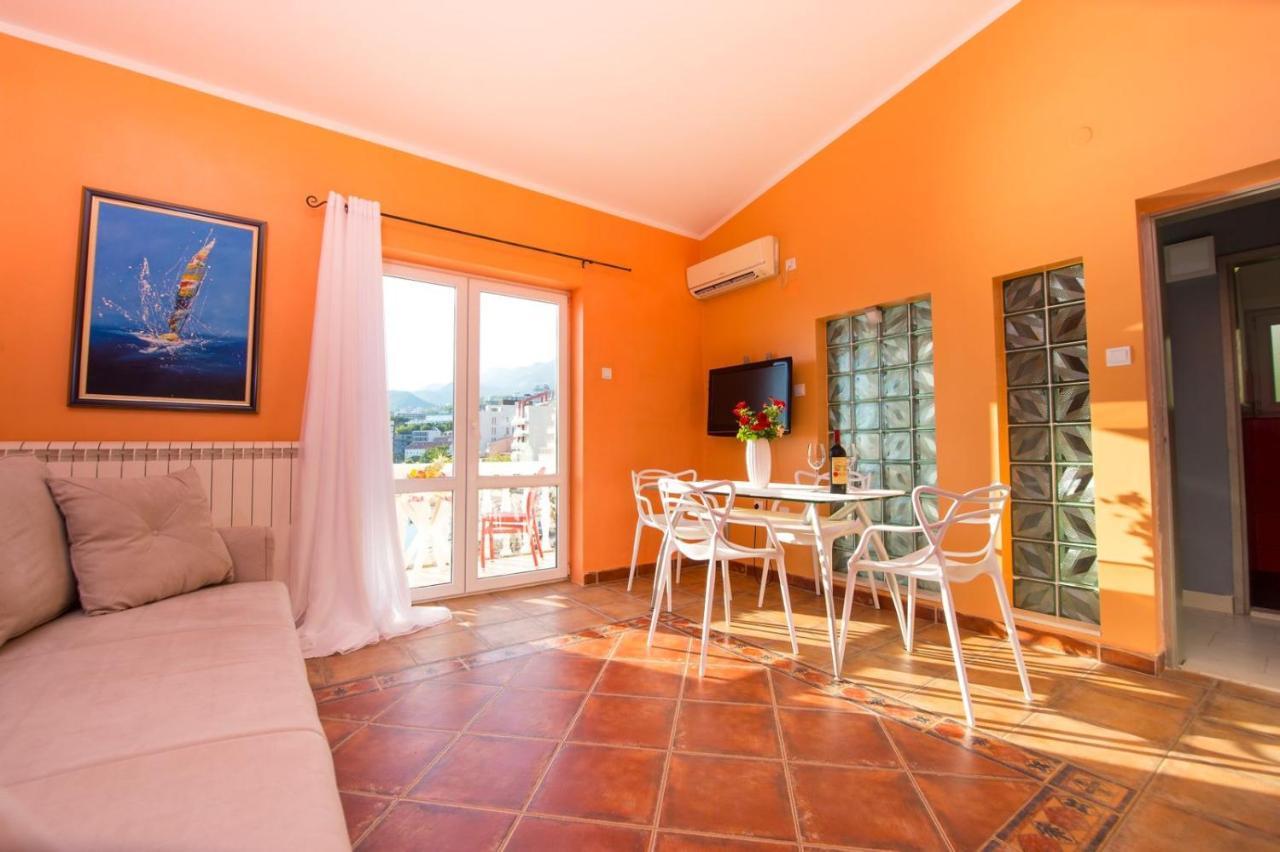 Acika Apartments Rafailovici Bagian luar foto