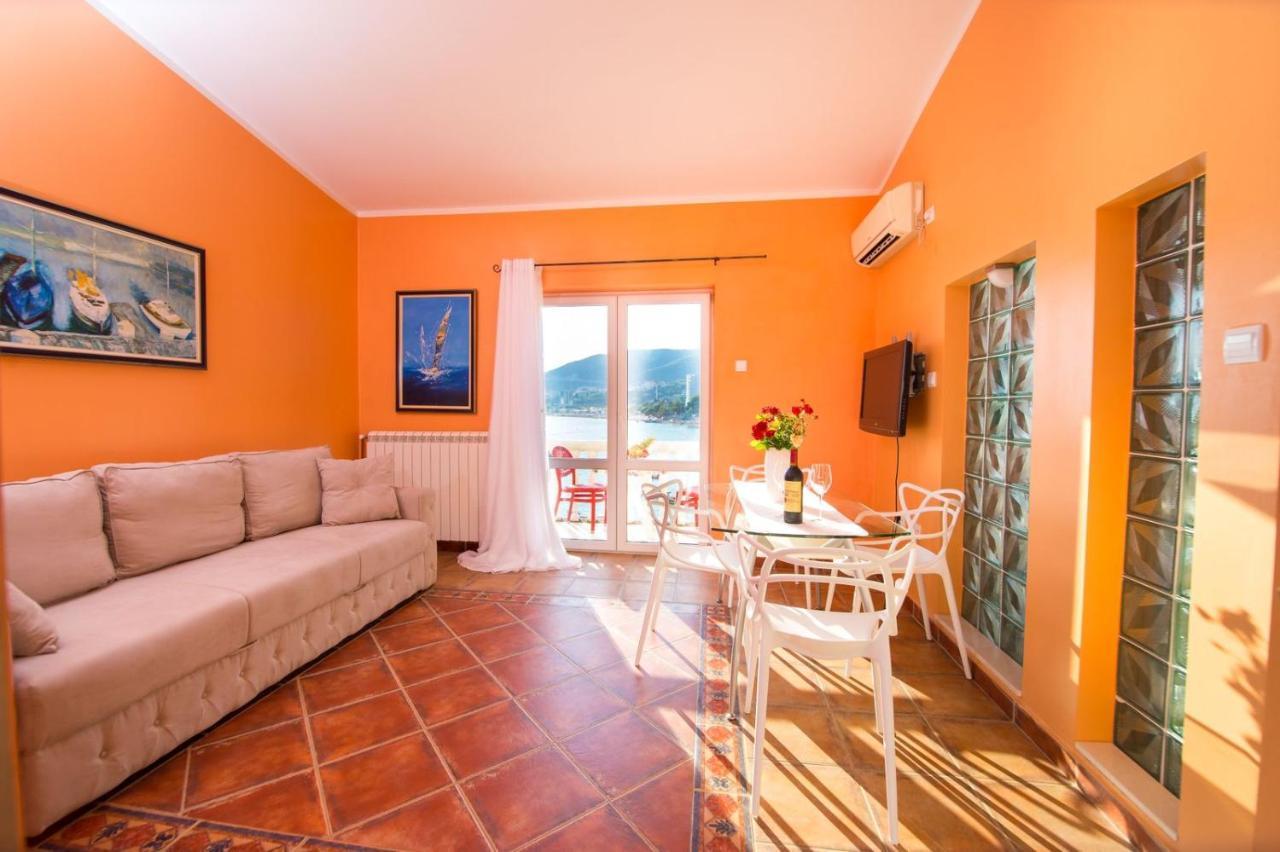 Acika Apartments Rafailovici Bagian luar foto