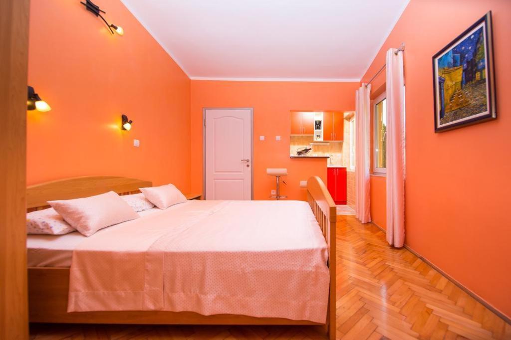 Acika Apartments Rafailovici Bagian luar foto