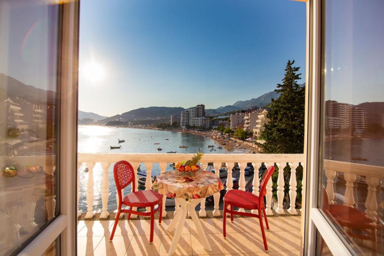 Acika Apartments Rafailovici Bagian luar foto