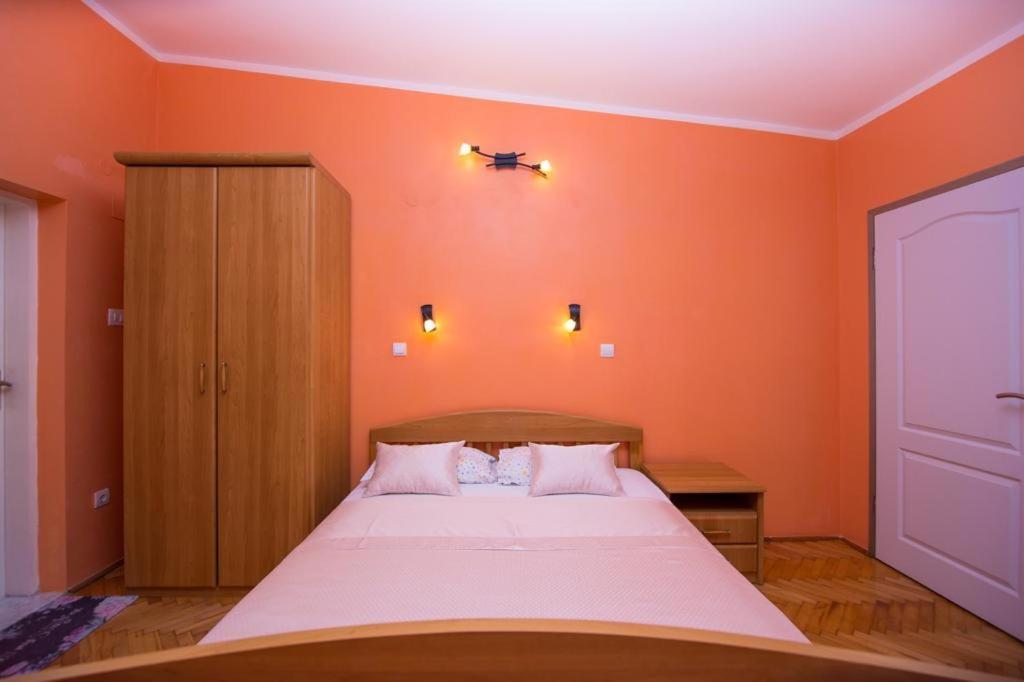 Acika Apartments Rafailovici Bagian luar foto
