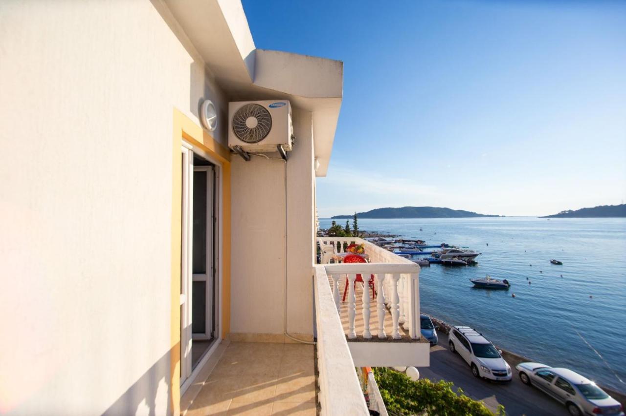 Acika Apartments Rafailovici Bagian luar foto