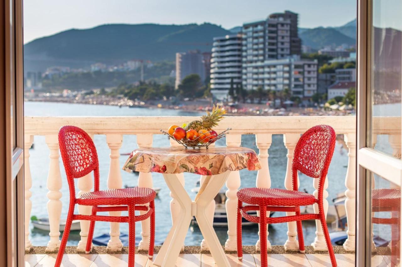 Acika Apartments Rafailovici Bagian luar foto